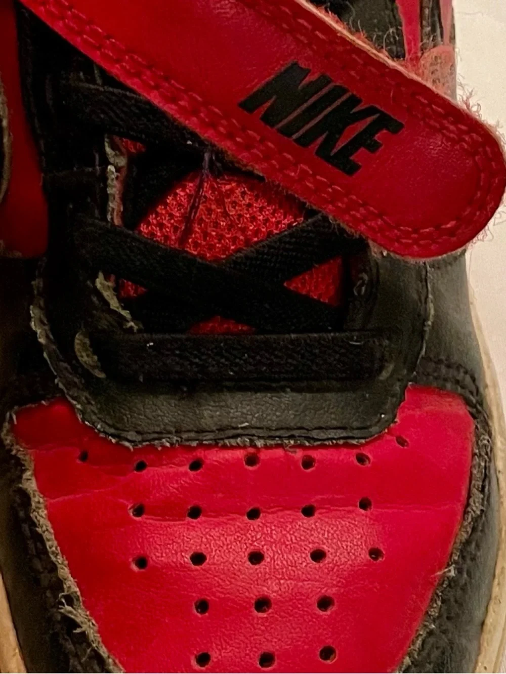 Nike Court Kids Borough Mid 2 High Top Sneakers Red/Black‎ Boy’s Size 11C Shoes